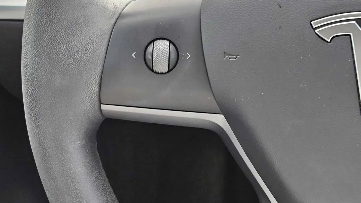 2021 Tesla Model Y 5YJYGAEE3MF252793
