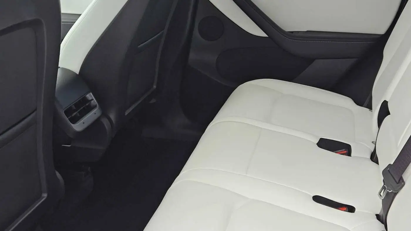 2021 Tesla Model Y 5YJYGAEE3MF252793