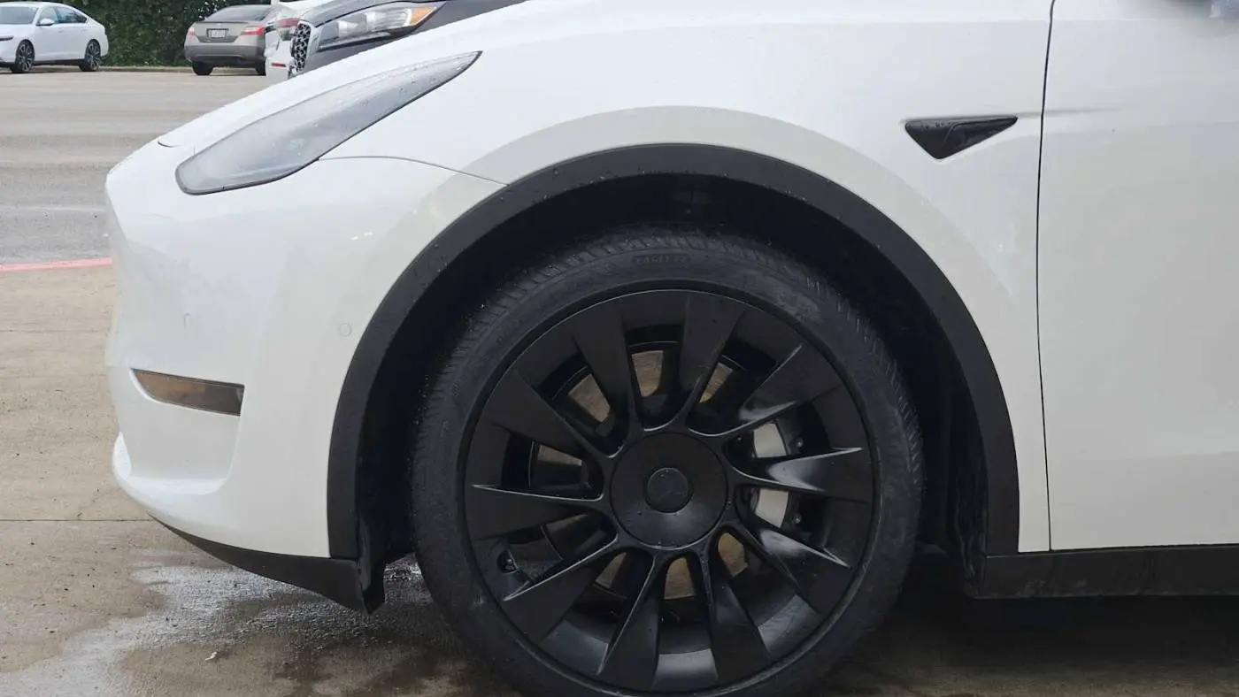 2021 Tesla Model Y 5YJYGAEE3MF252793