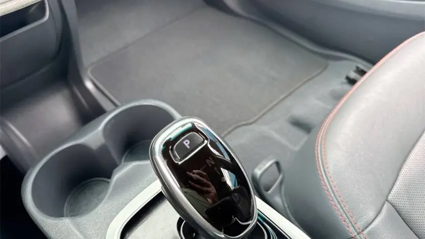 2018 Chevrolet Bolt 1G1FX6S08J4125126