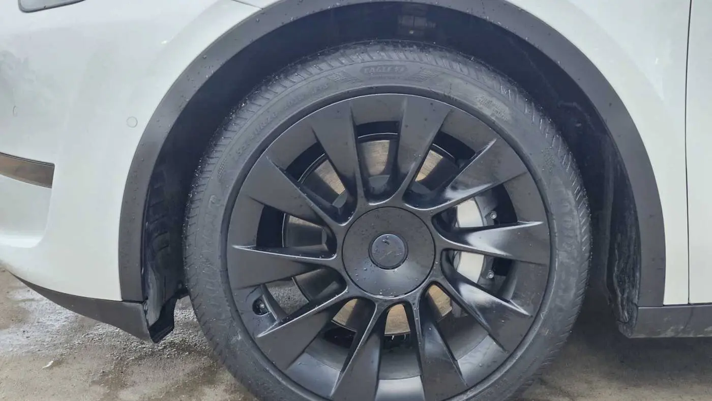 2021 Tesla Model Y 5YJYGAEE3MF252793