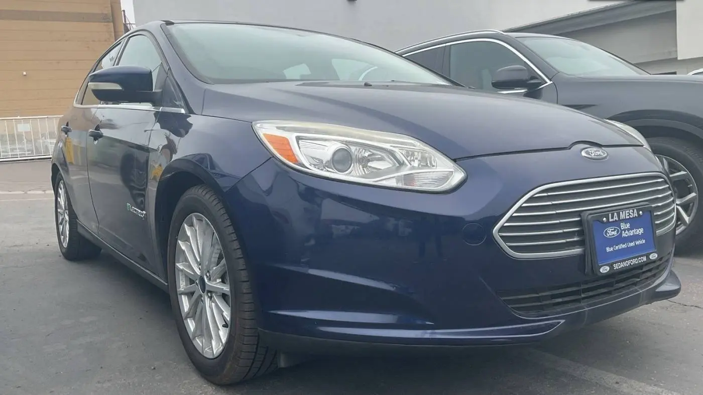 2017 Ford Focus 1FADP3R47HL343618