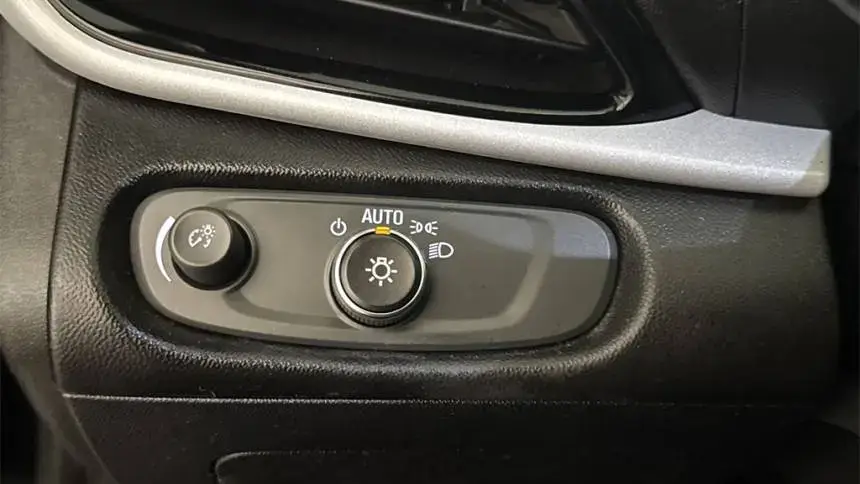 2017 Chevrolet VOLT - Images - 14