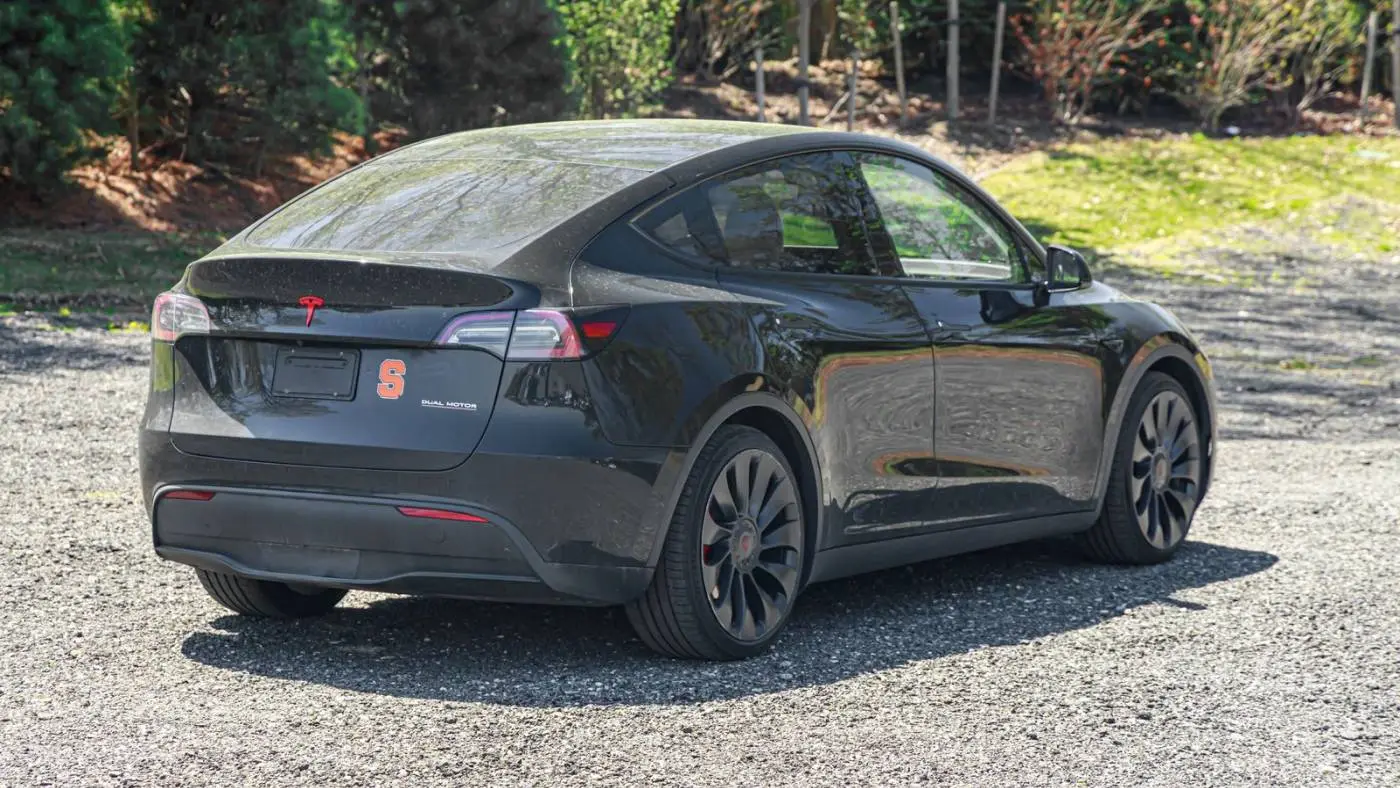 2022 Tesla Model Y 7SAYGDEF4NF537257