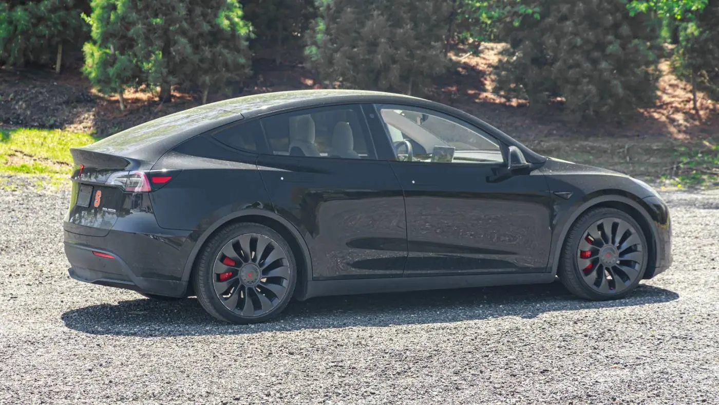 2022 Tesla Model Y 7SAYGDEF4NF537257