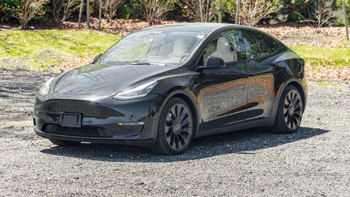 2022 Tesla Model Y 7SAYGDEF4NF537257