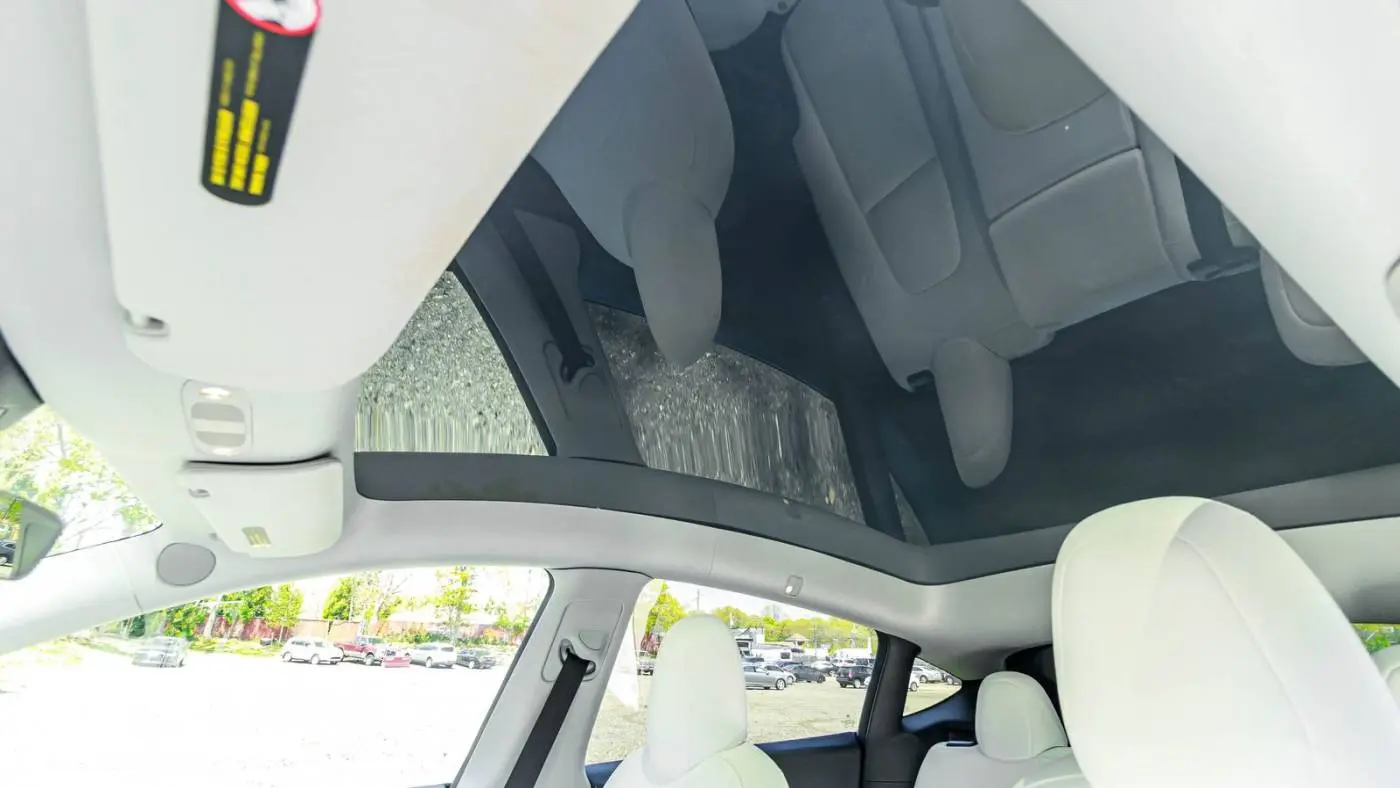 2022 Tesla Model Y 7SAYGDEF4NF537257