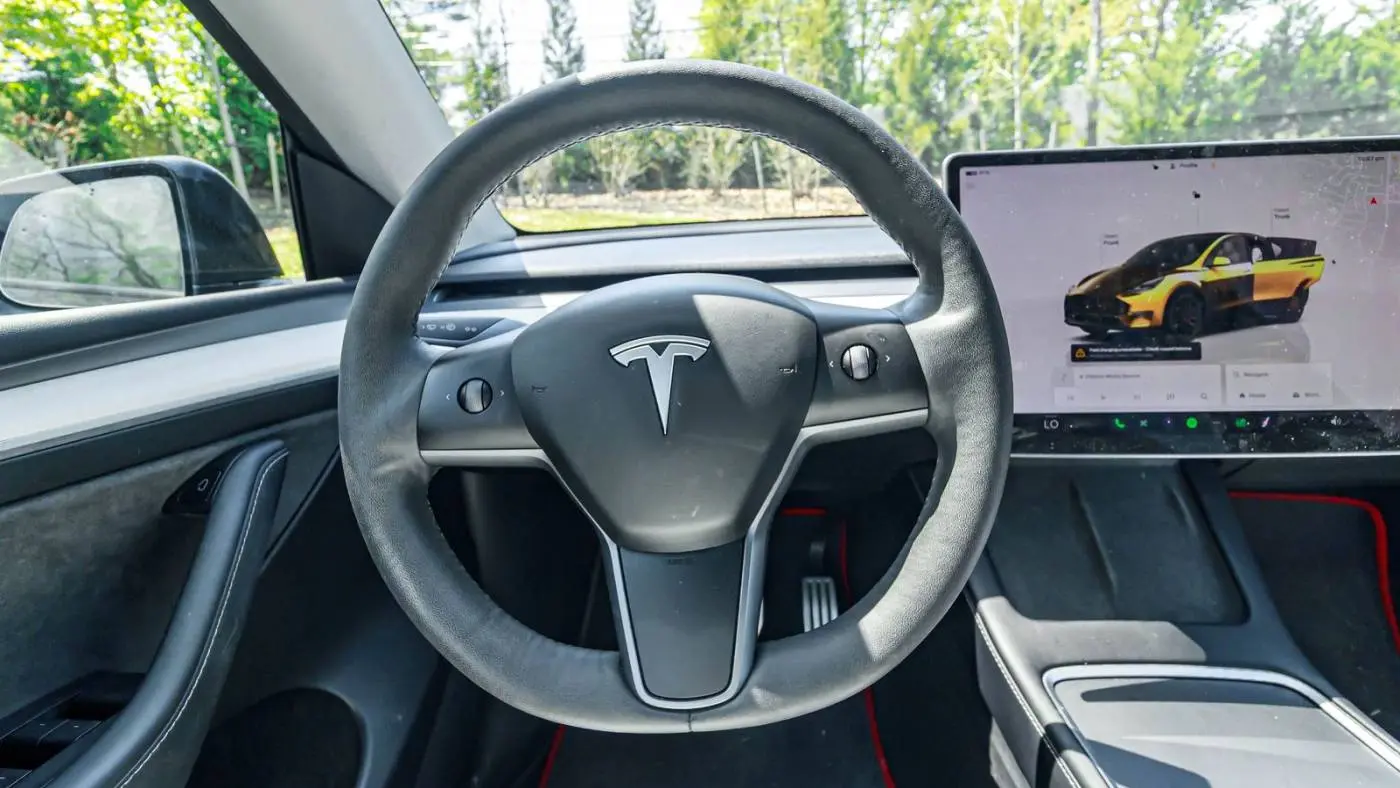 2022 Tesla Model Y 7SAYGDEF4NF537257