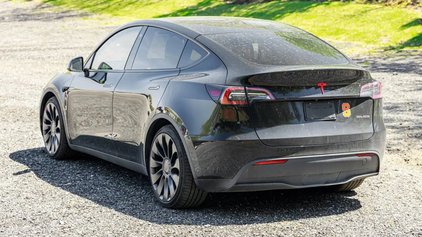 2022 Tesla Model Y 7SAYGDEF4NF537257
