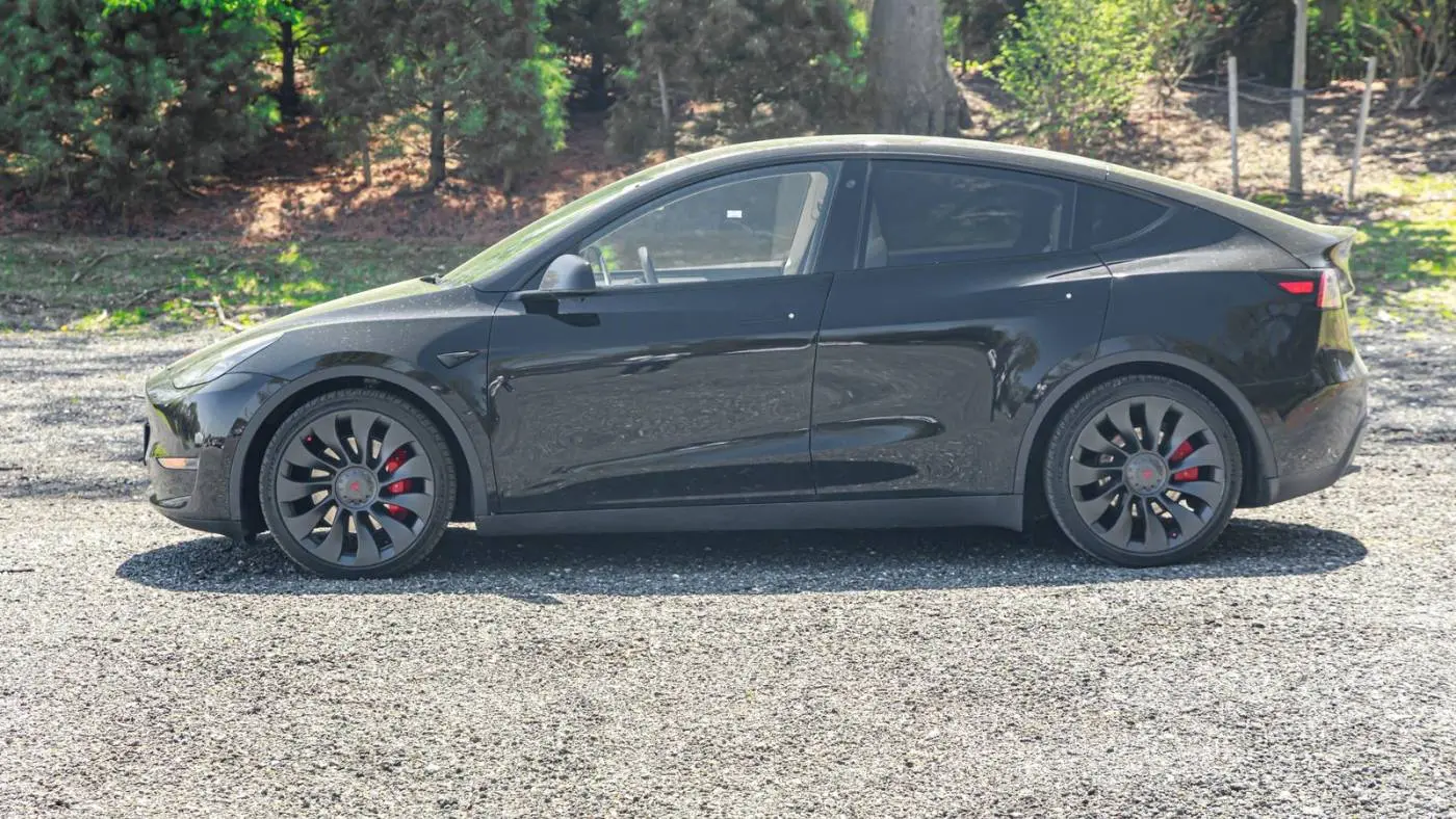 2022 Tesla Model Y 7SAYGDEF4NF537257