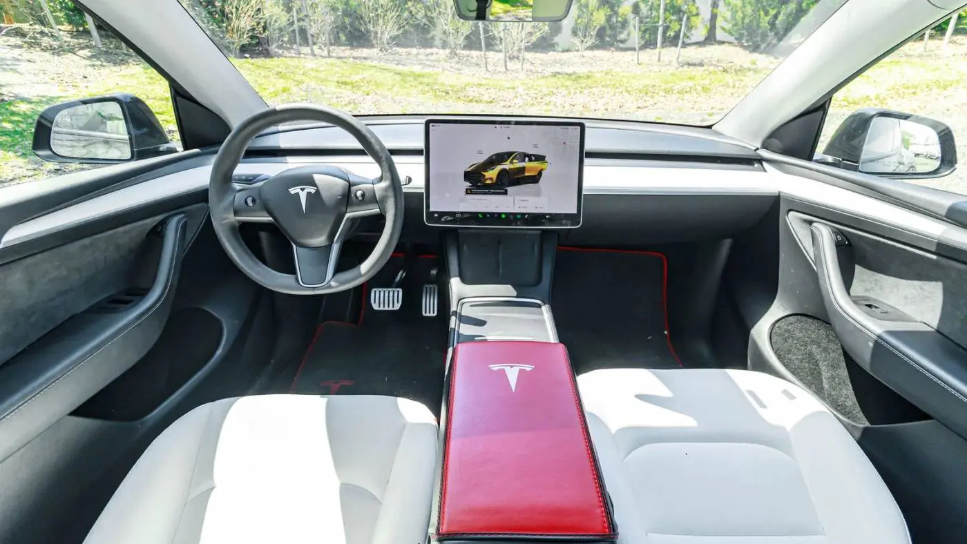 2022 Tesla Model Y 7SAYGDEF4NF537257