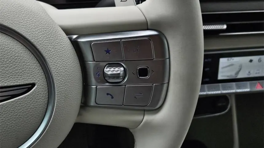 2025 Genesis GV60 KMUKB4SA7SU025311