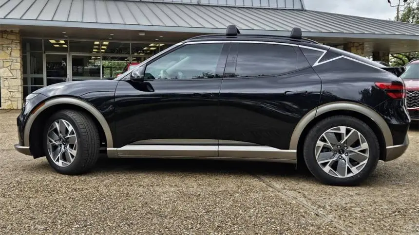 2025 Genesis GV60 KMUKB4SA7SU025311