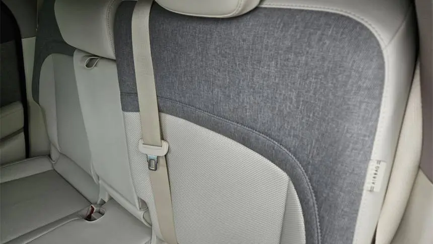 2025 Genesis GV60 KMUKB4SA7SU025311