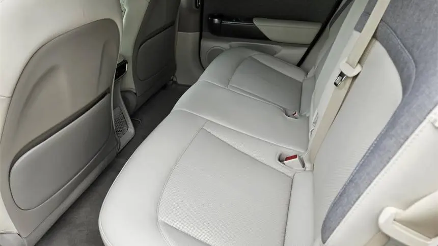 2025 Genesis GV60 KMUKB4SA7SU025311