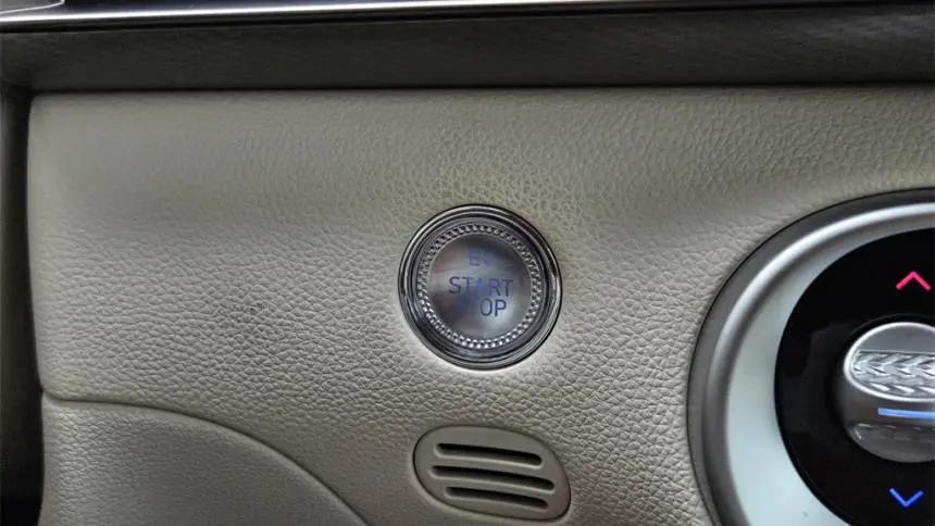 2025 Genesis GV60 KMUKB4SA7SU025311