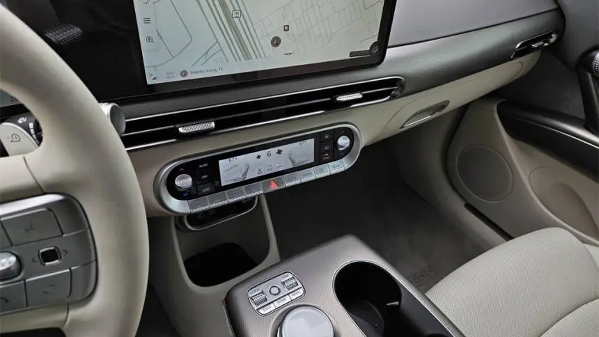 2025 Genesis GV60 KMUKB4SA7SU025311