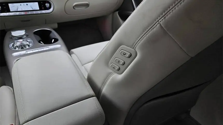 2025 Genesis GV60 KMUKB4SA7SU025311