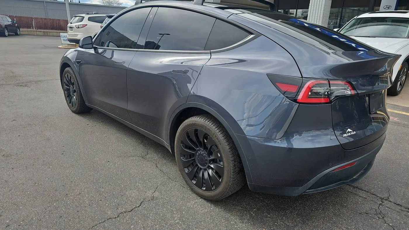 2020 Tesla Model Y 5YJYGDEE0LF052048