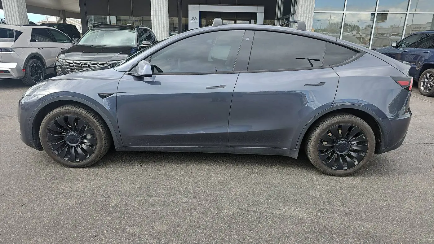 2020 Tesla Model Y 5YJYGDEE0LF052048
