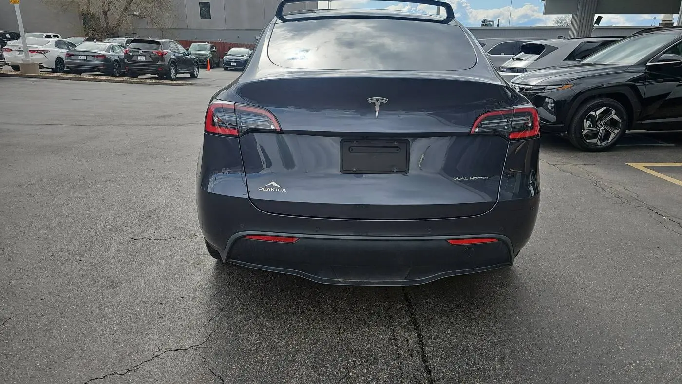 2020 Tesla Model Y 5YJYGDEE0LF052048