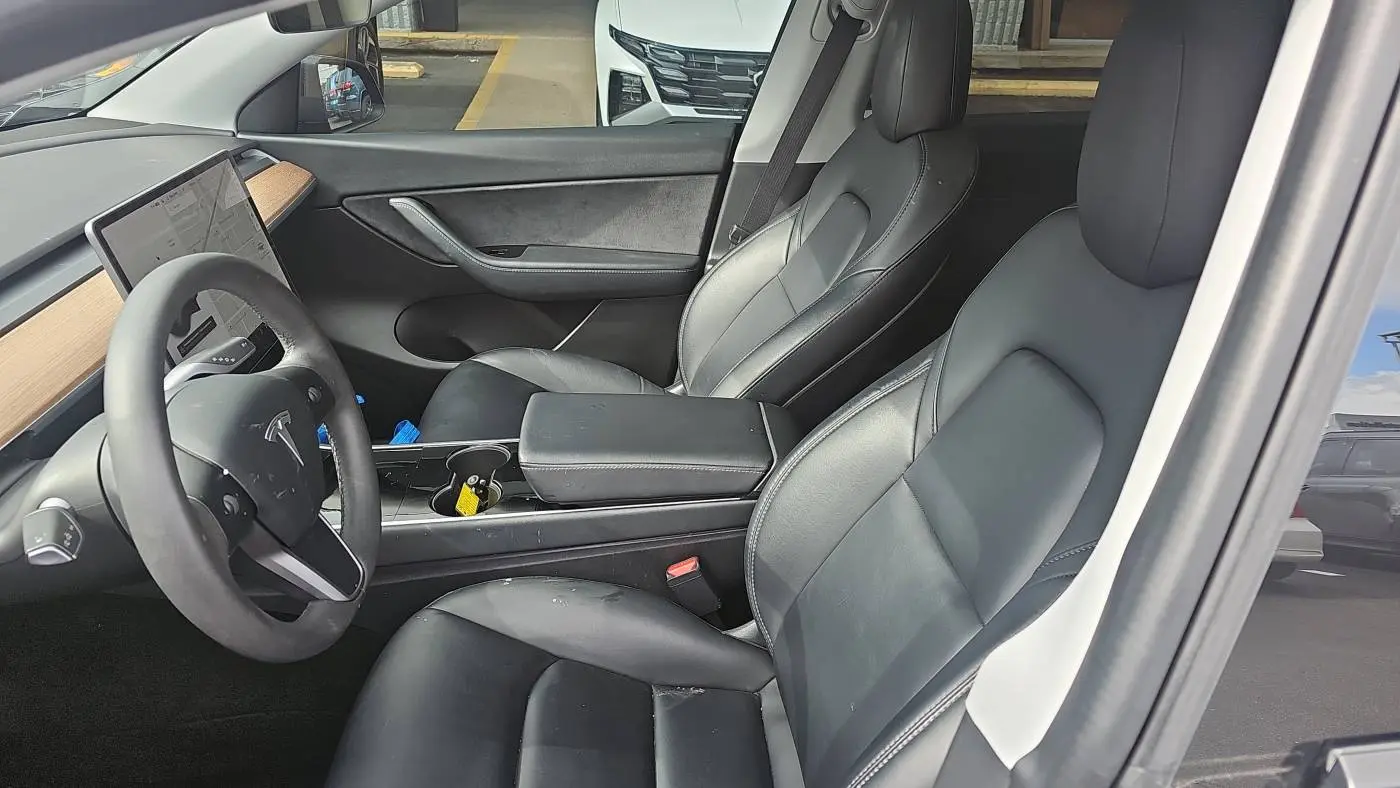 2020 Tesla Model Y 5YJYGDEE0LF052048