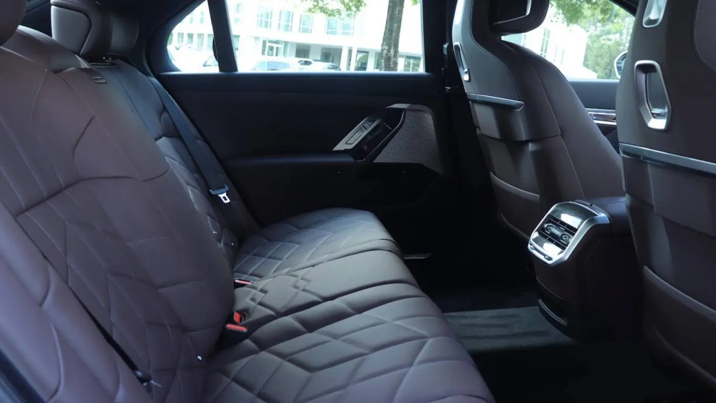2025 BMW i7 WBY43EJ09SCU88742