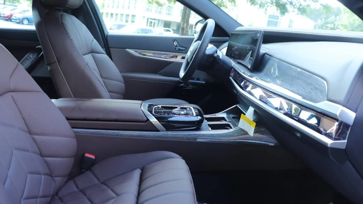 2025 BMW i7 WBY43EJ09SCU88742