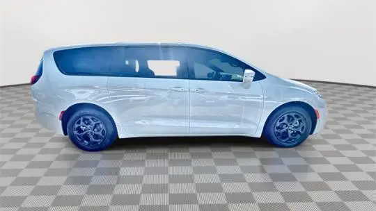 2022 Chrysler Pacifica 2C4RC1S76NR201915