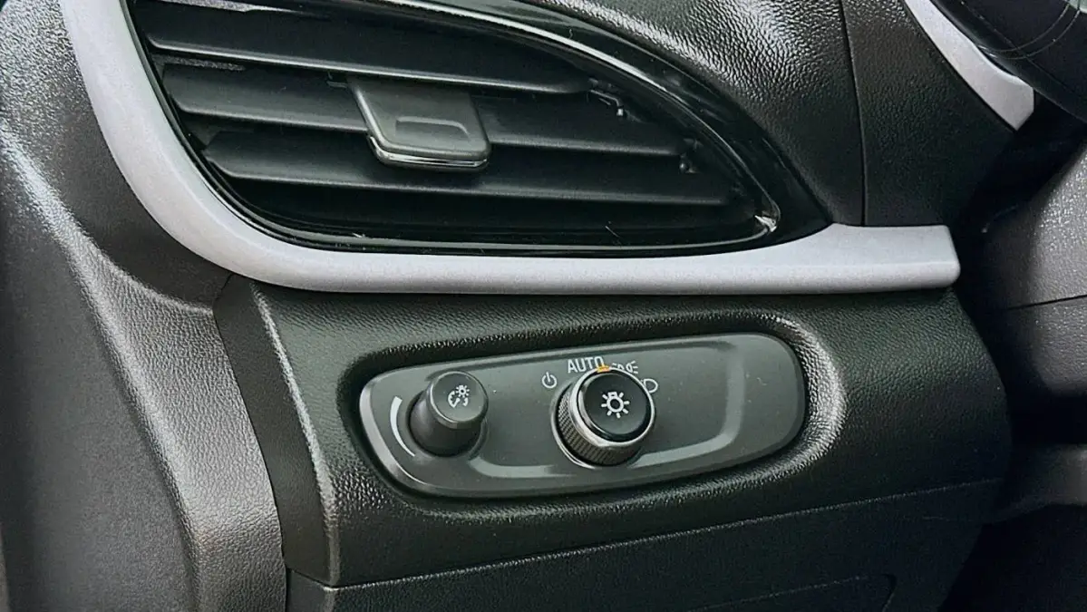 2018 Chevrolet VOLT - Images - 10