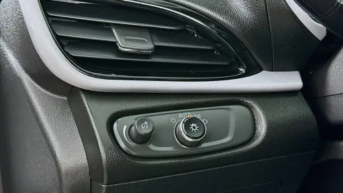 2018 Chevrolet VOLT - Images - 10