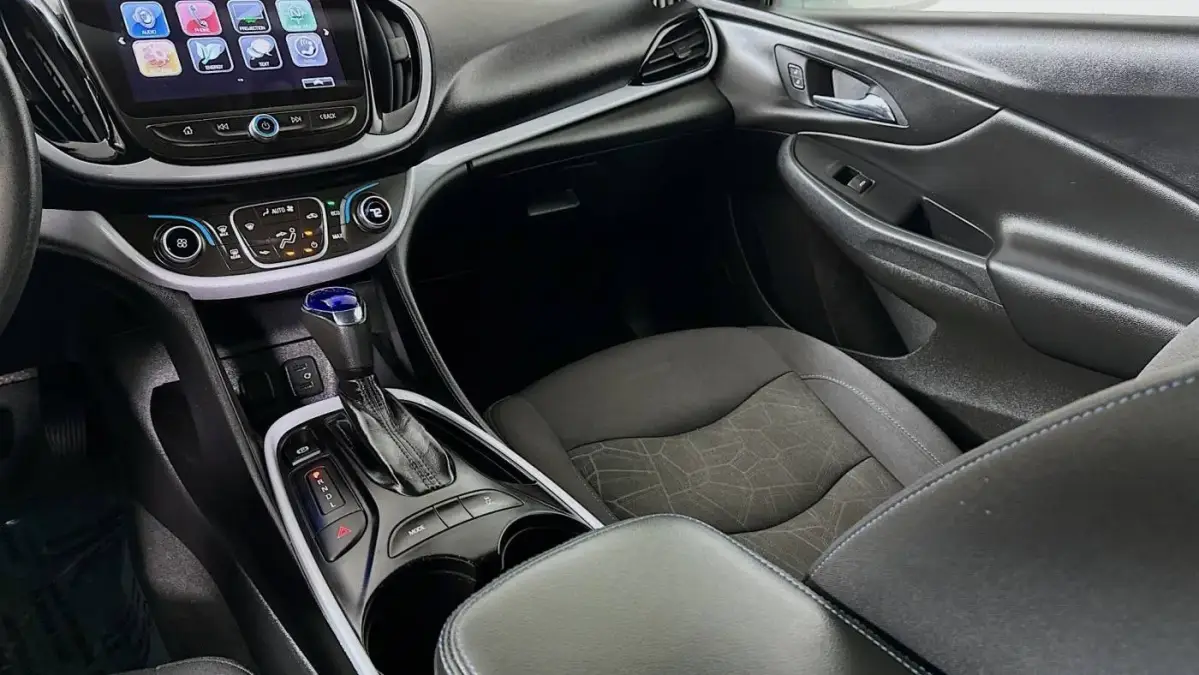 2018 Chevrolet VOLT - Images - 21