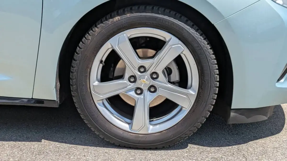 2018 Chevrolet VOLT - Images - 11