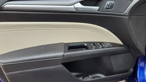 2016 Ford Fusion Energi - Images - 6