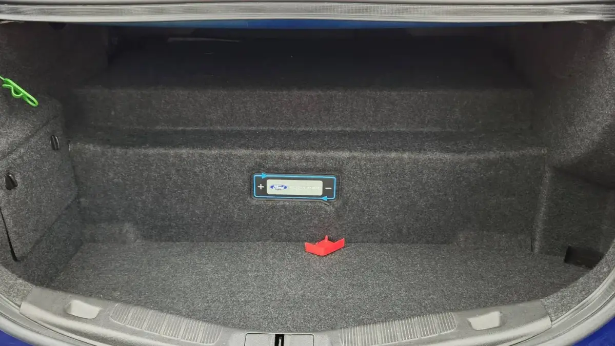 2016 Ford Fusion Energi - Images - 11