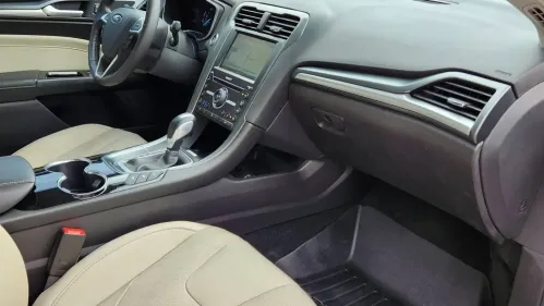 2016 Ford Fusion Energi - Images - 13