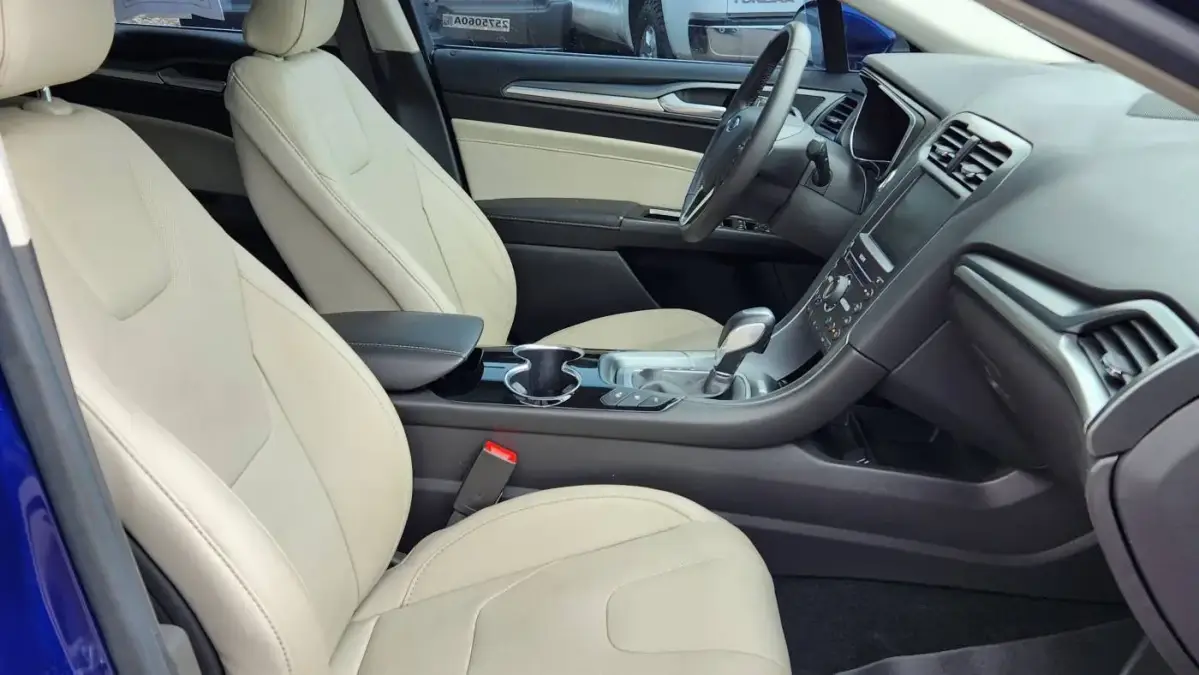 2016 Ford Fusion Energi - Images - 14