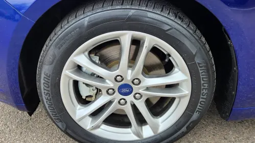 2016 Ford Fusion Energi - Images - 16