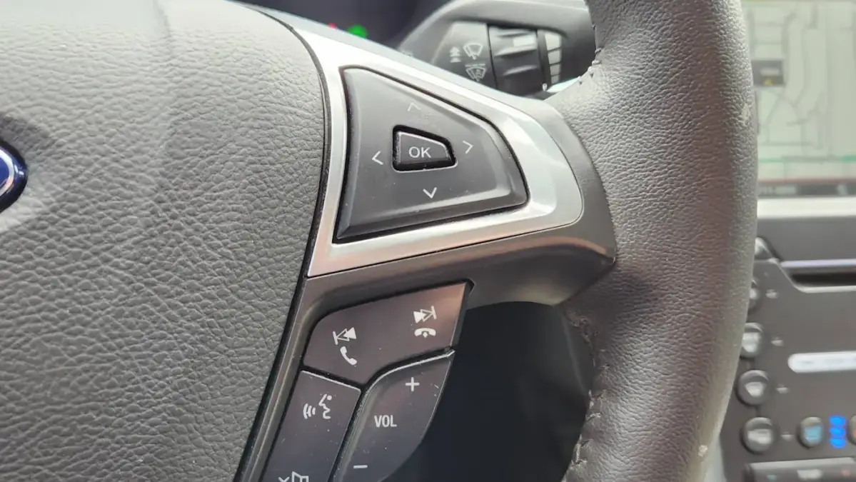 2016 Ford Fusion Energi - Images - 18