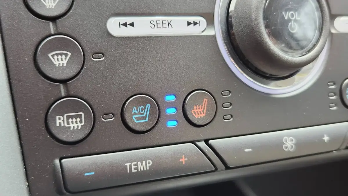 2016 Ford Fusion Energi - Images - 23
