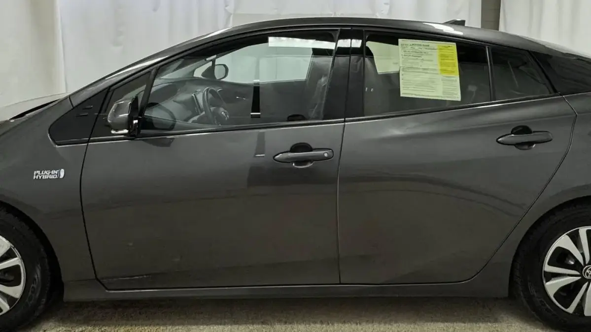 2017 Toyota Prius Prime - Images - 2