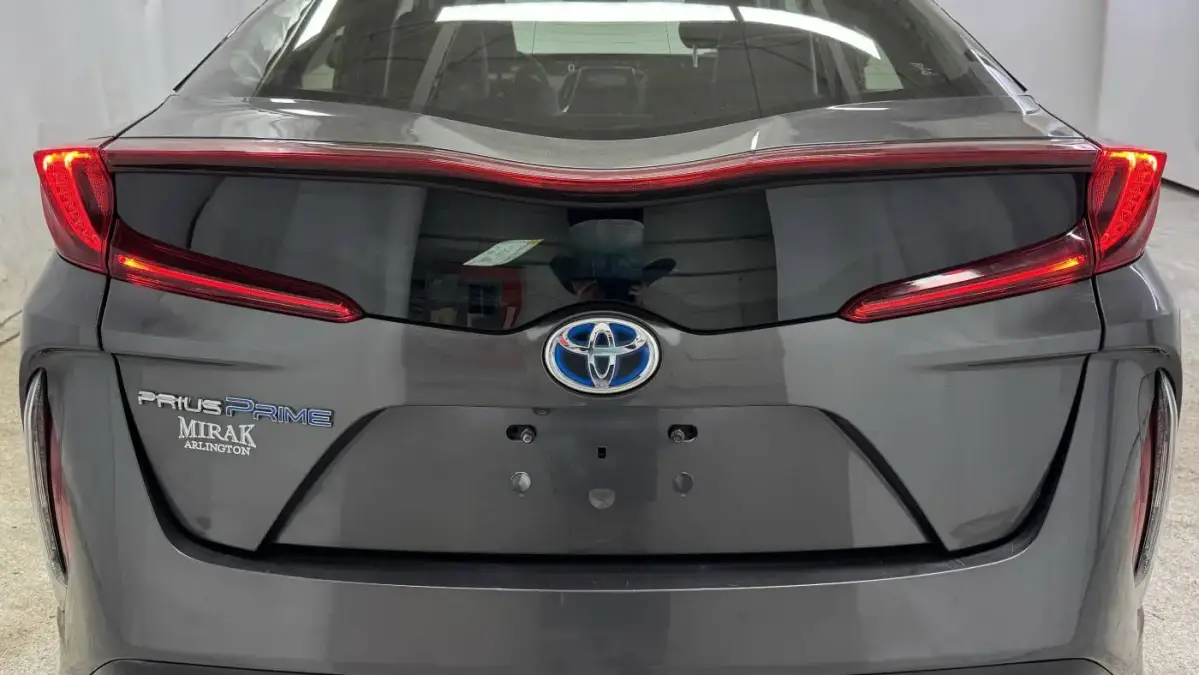 2017 Toyota Prius Prime - Images - 4