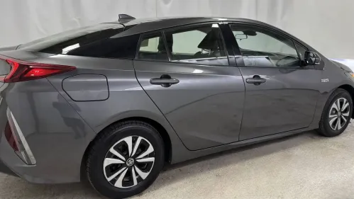 2017 Toyota Prius Prime - Images - 5