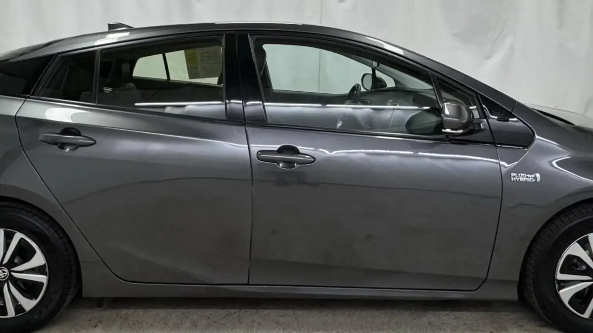 2017 Toyota Prius Prime - Images - 6