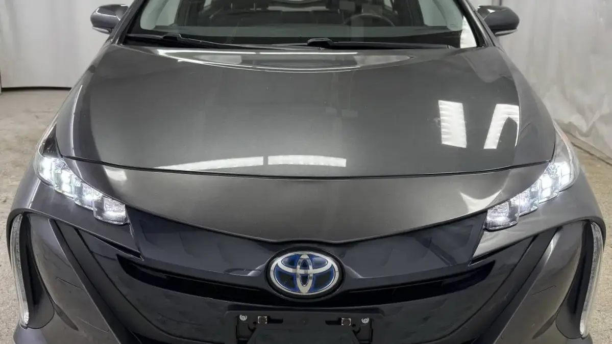 2017 Toyota Prius Prime - Images - 8