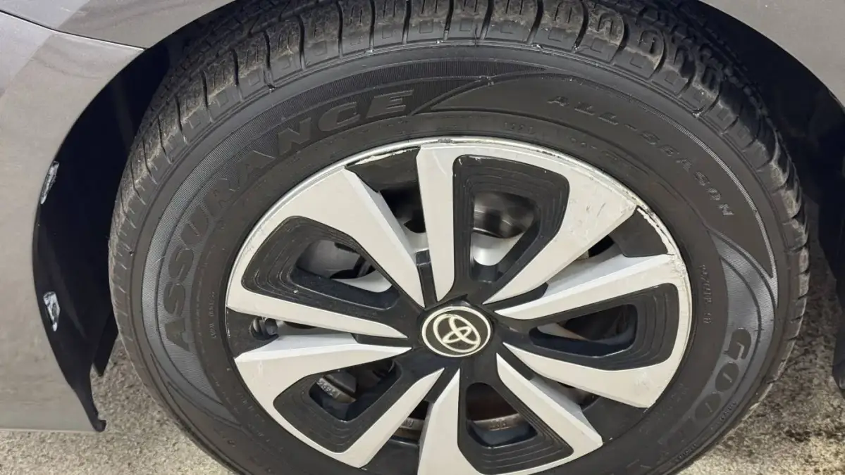 2017 Toyota Prius Prime - Images - 9