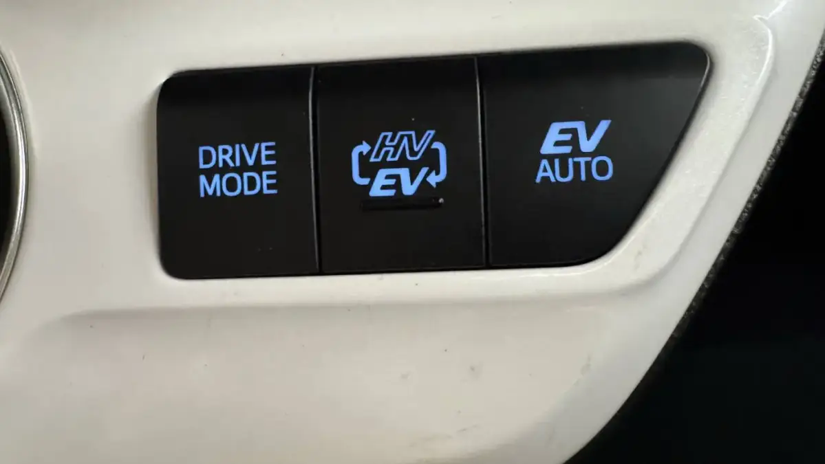 2017 Toyota Prius Prime - Images - 30