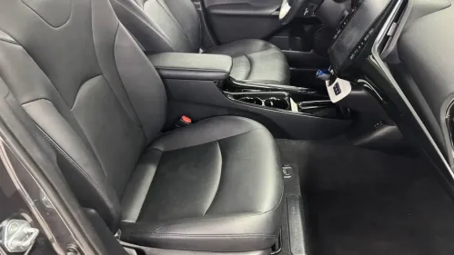2017 Toyota Prius Prime - Images - 44