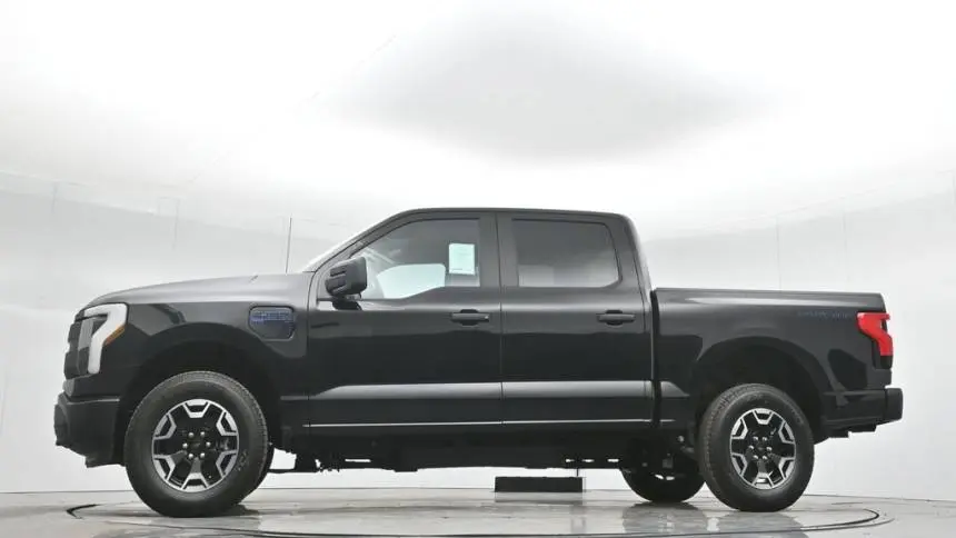 2024 Ford F-150 Lightning 1FT6W1B70RWG32953