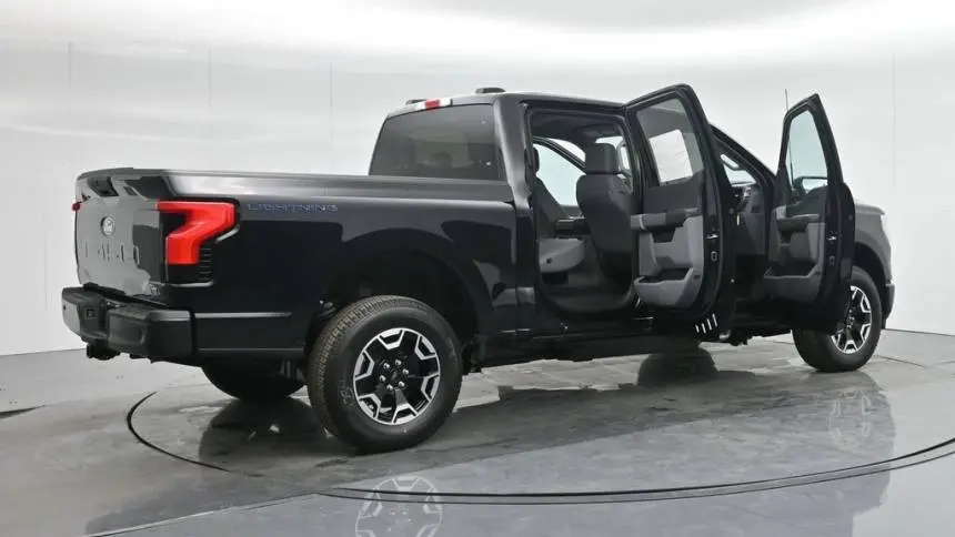 2024 Ford F-150 Lightning 1FT6W1B70RWG32953